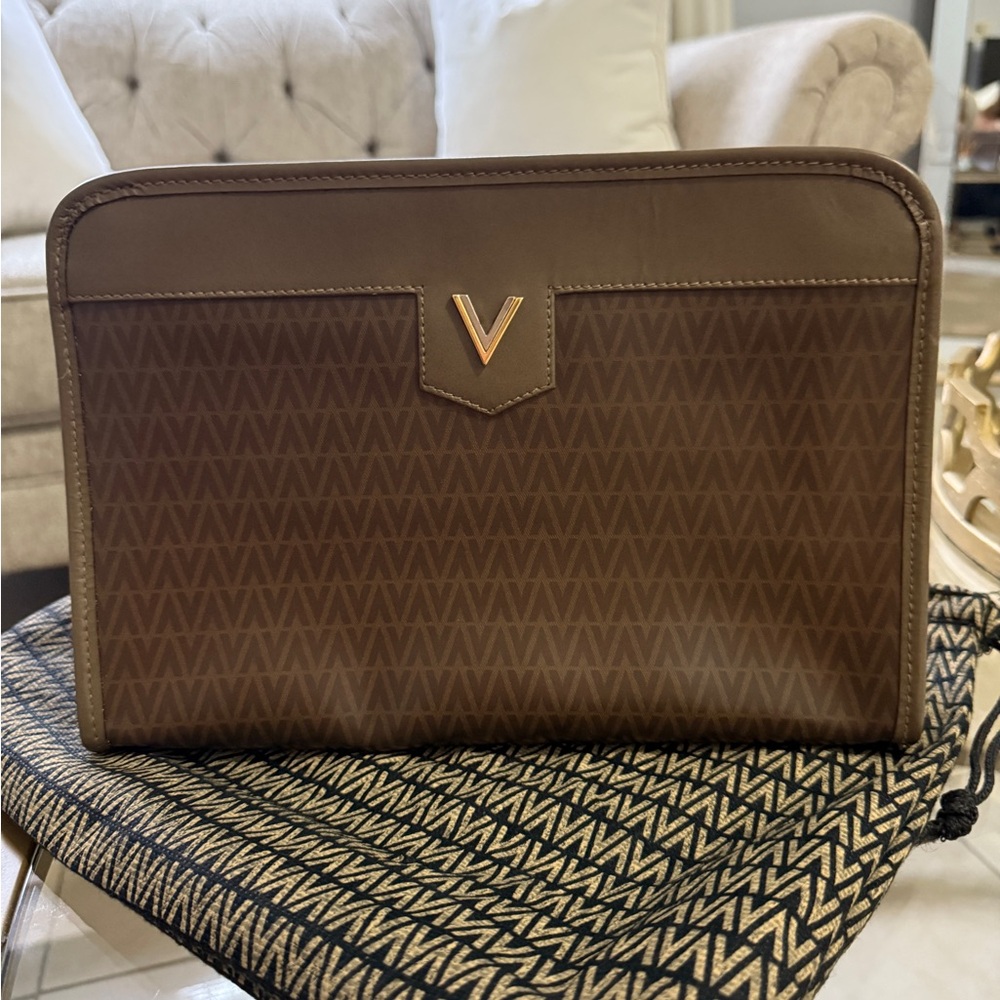 Mario Valentino Clutch